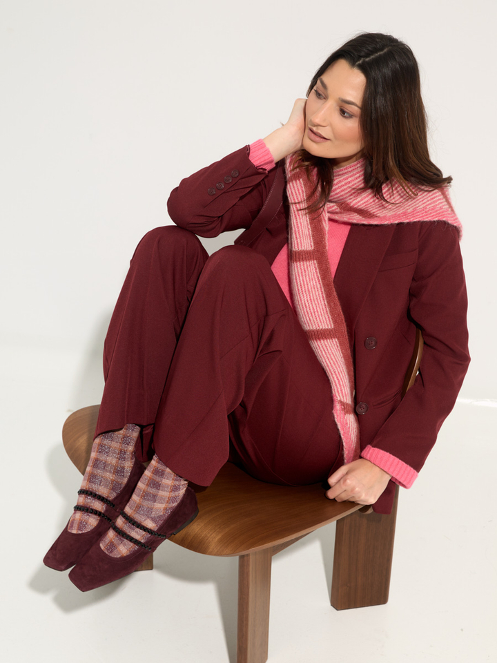 Dames shop the look van Clio, Essentiel, Kujten, Kennel + Schmenger en Ma Poesie Winter 2025 shoot 4