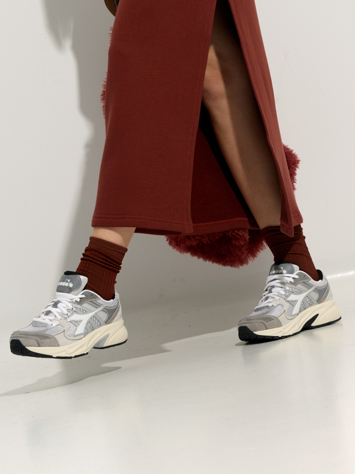 Dames shop the look van Diadora, MSCH, Selected, Edited, Neo Noir, Les Soeurs en Mrs Hosiery winter 2025 shoot 4