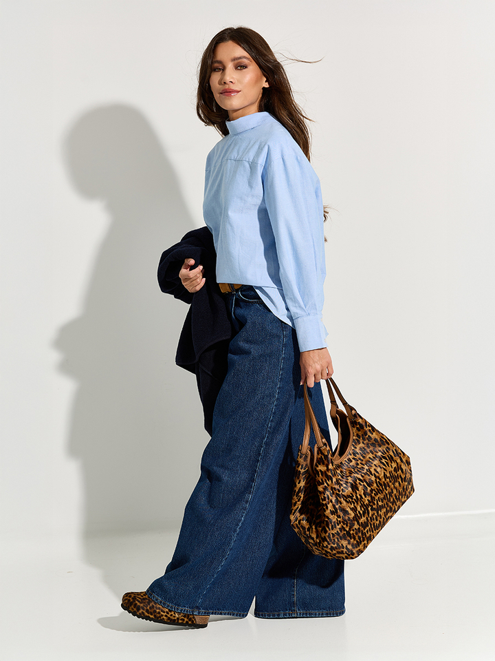 Dames shop the look van Des Petits Hauts, Gianni Charini, K&J, Scholl Iconic, Noir 'n' Blue, Ame en Mrs Hosiery winter 2025 shoot 2