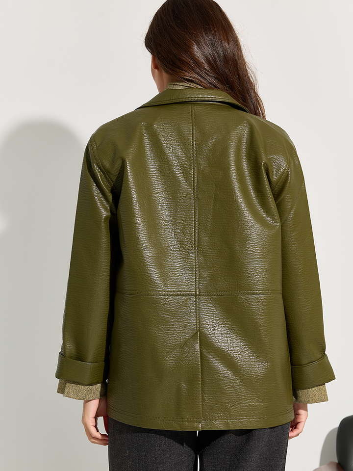 Dames shop the look van Baum und pferdgarten, K&J, Hidesins en Club L'Avenir Winter 2025 shoot 2