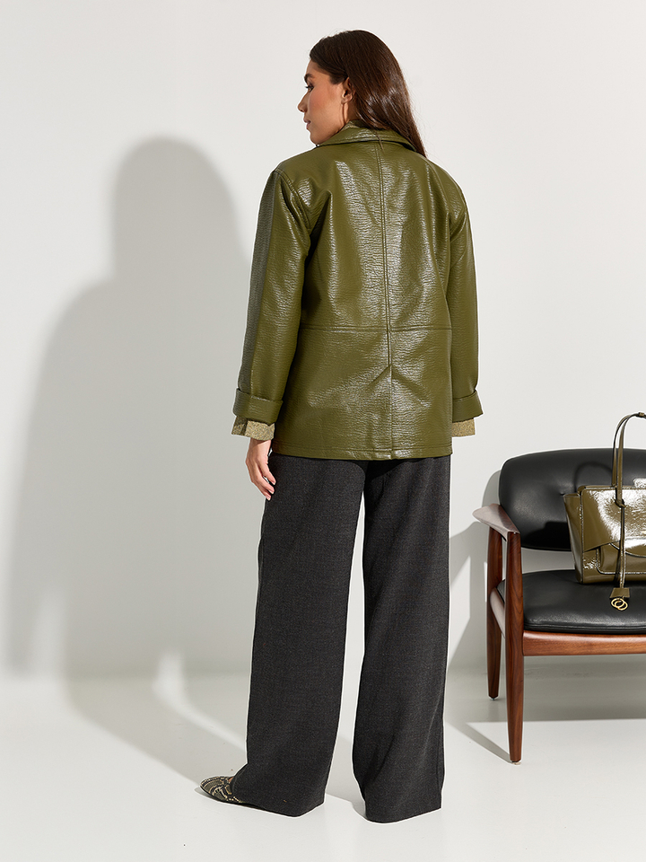 Dames shop the look van Baum und pferdgarten, K&J, Hidesins en Club L'Avenir Winter 2025 shoot 2