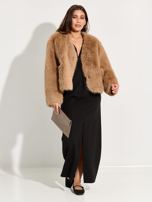 Dames shop the look van Essentiel, Kennel + Schmenger, Rhune en Etrier Winter 2025 shoot 2