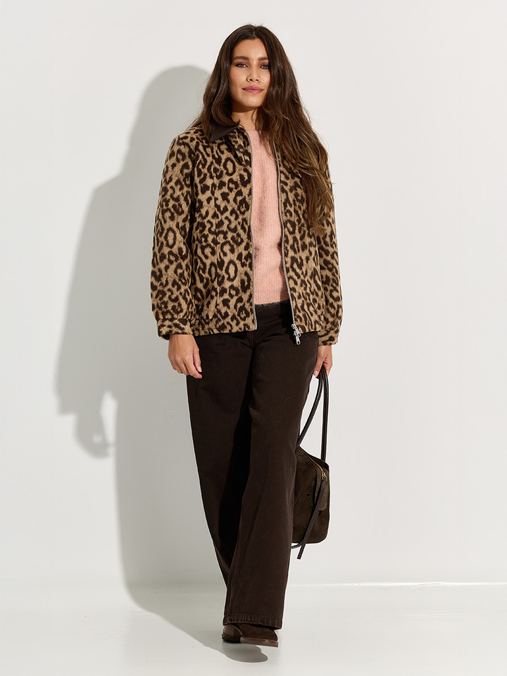 Dames shop the look van Ba&Sh, Baum und pferdgarten, K&J, Pertini, Collectors club en Roberto Festa Winter 2025 shoot 2