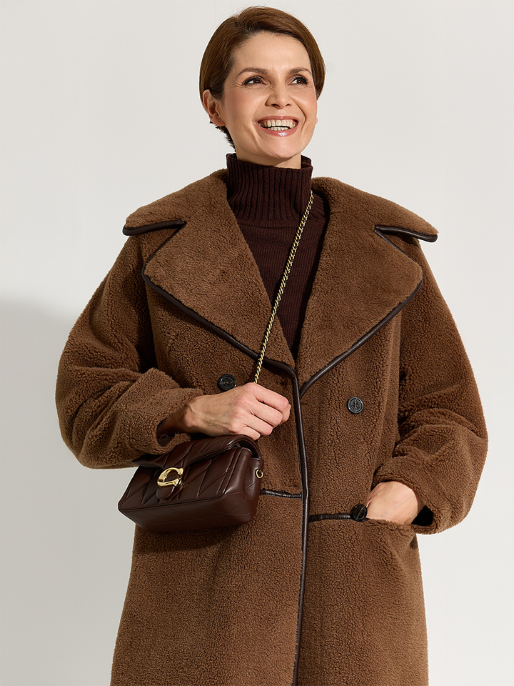 Dames shop the look van Max Mara Weekend, Oakwood, Coach en Twins Winter 2025 shoot 2