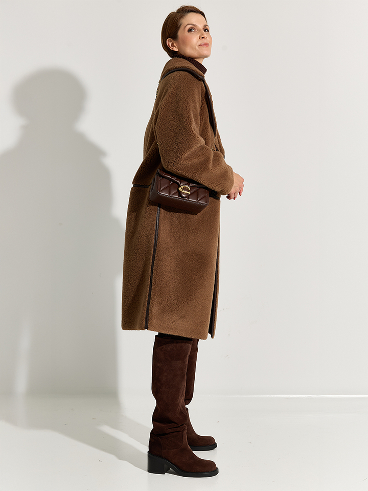 Dames shop the look van Max Mara Weekend, Oakwood, Coach en Twins Winter 2025 shoot 2