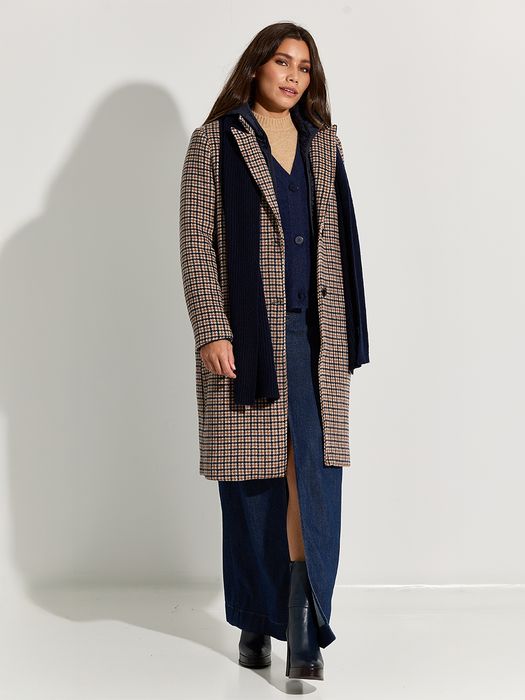 Dames shop the look van For all Mankind, Josh V, Kocca, Les Tricots de Lea en Zinda Winter 2025 shoot 2