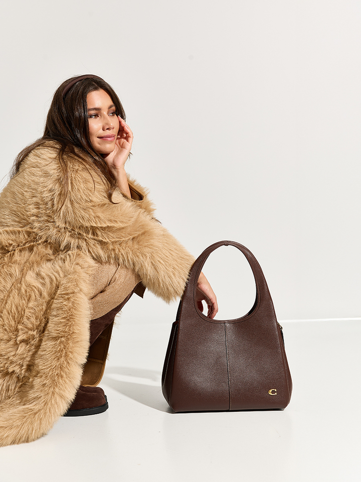 Dames shop the look van Kocca, Coach, Urbancode en Rotue Winter 2025 shoot 2