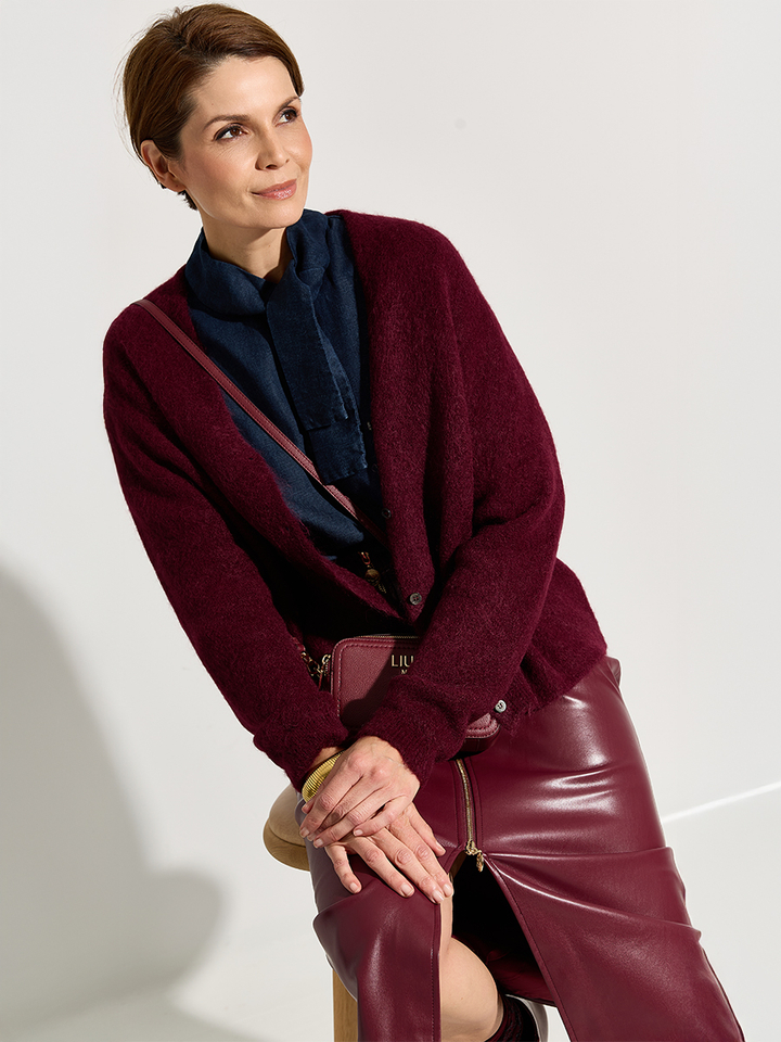 Dames shop the look van Her, Joseph Ribkoff, Liu Jo en Lola Cruz Winter 2025 shoot 2