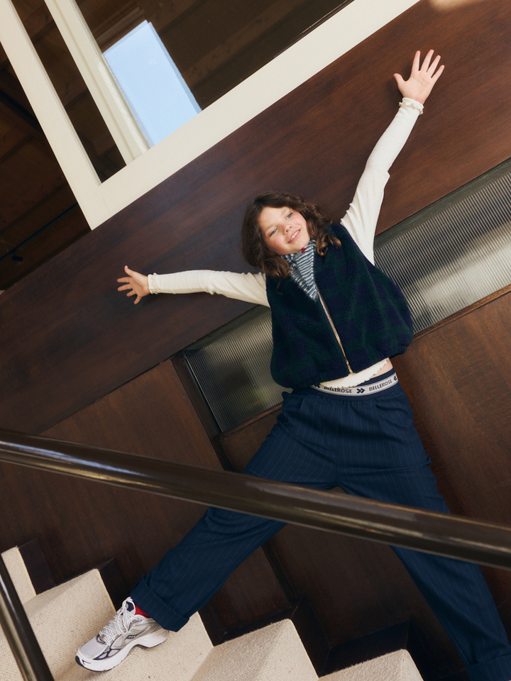 Dames & kids | shop the look van AO76, Bellerose, Retour, New Balance, Mrs Hosiery, Posa, K&J, Mii, By-Bar en Rae | Winter '26 | Back to School