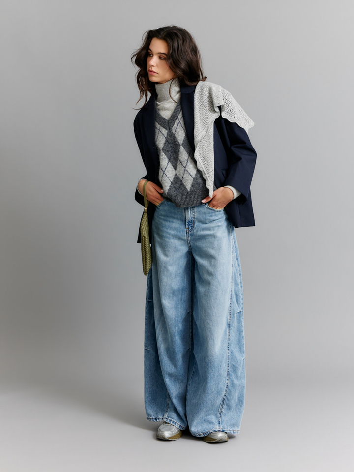 Dames | shop the look van Neo Noir, K&J, Grace & Mila, LOÏS, American Vintage, Saucony, Marrea en Bellerose | Winter '26 | Shop the look 2 FW26