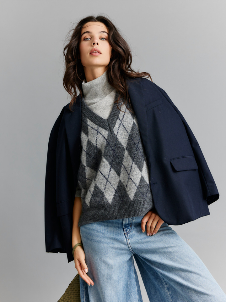 Dames | shop the look van Neo Noir, K&J, Grace & Mila, LOÏS, American Vintage, Saucony, Marrea en Bellerose | Winter '26 | Shop the look 2 FW26