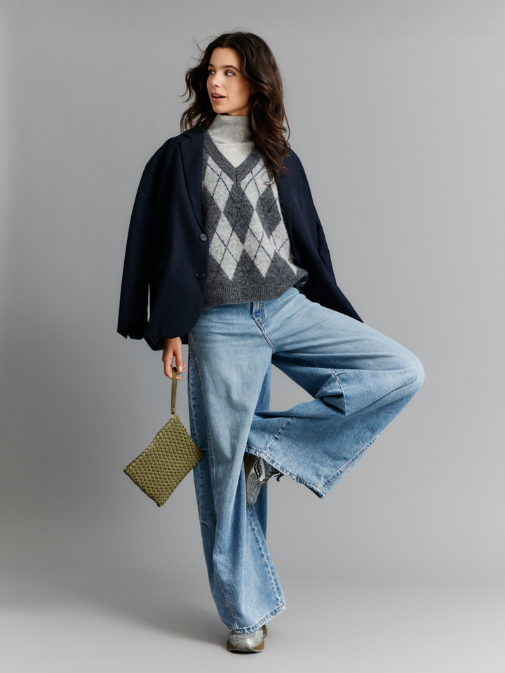 Dames | shop the look van Neo Noir, K&J, Grace & Mila, LOÏS, American Vintage, Saucony, Marrea en Bellerose | Winter '26 | Shop the look 2 FW26