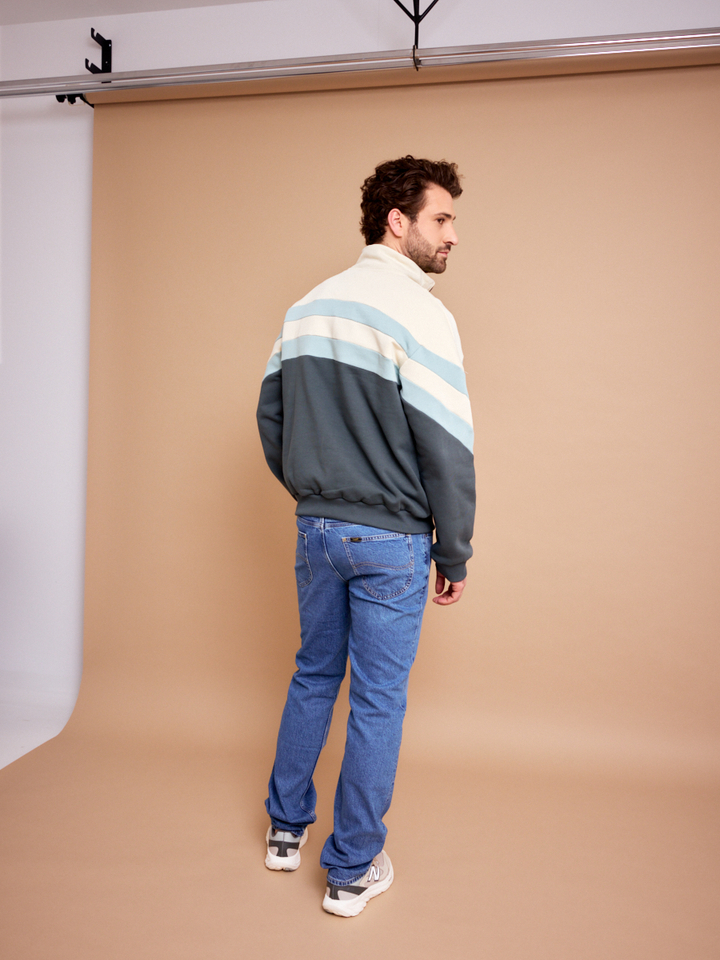 Heren shop the look van Lee, New Balance en Kaotiko Zomer 2026 shoot 2