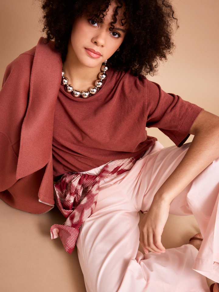Dames shop the look van Bellerose, Essentiel, Lola Cruz, Ame en Hidesins Zomer 2026 shoot 2