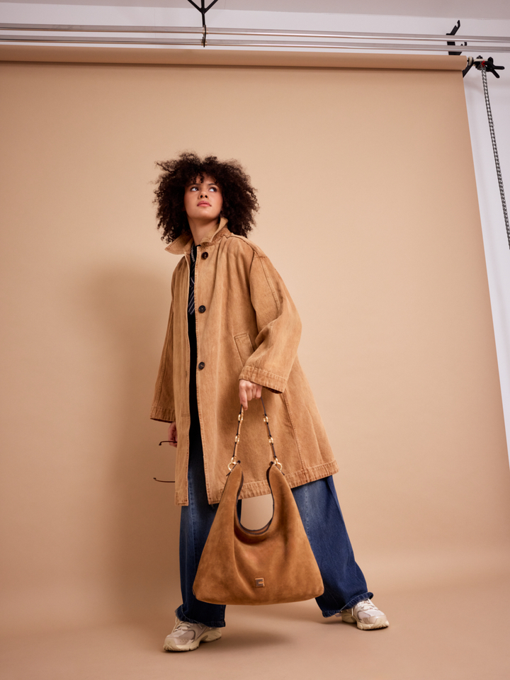 Dames shop the look van Bellerose, Hugo Boss, K&J, Clio Goldbrenner, Noir 'n' Blue en New Balance Zomer 2026 shoot 2