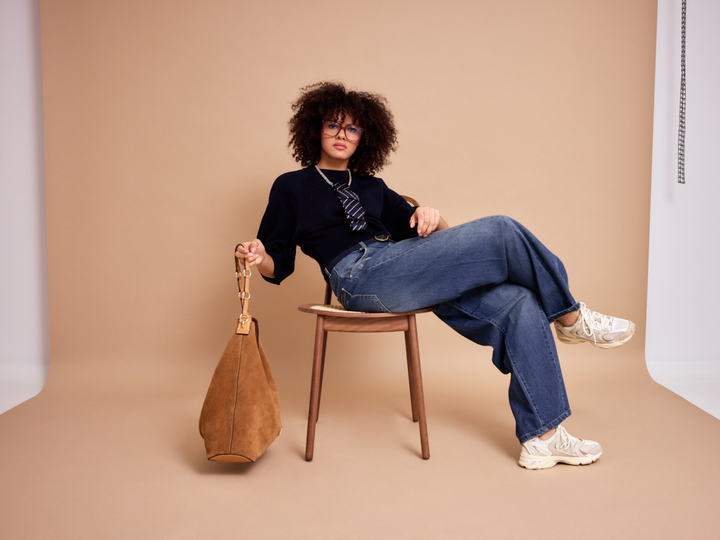 Dames shop the look van Bellerose, Hugo Boss, K&J, Clio Goldbrenner, Noir 'n' Blue en New Balance Zomer 2026 shoot 2
