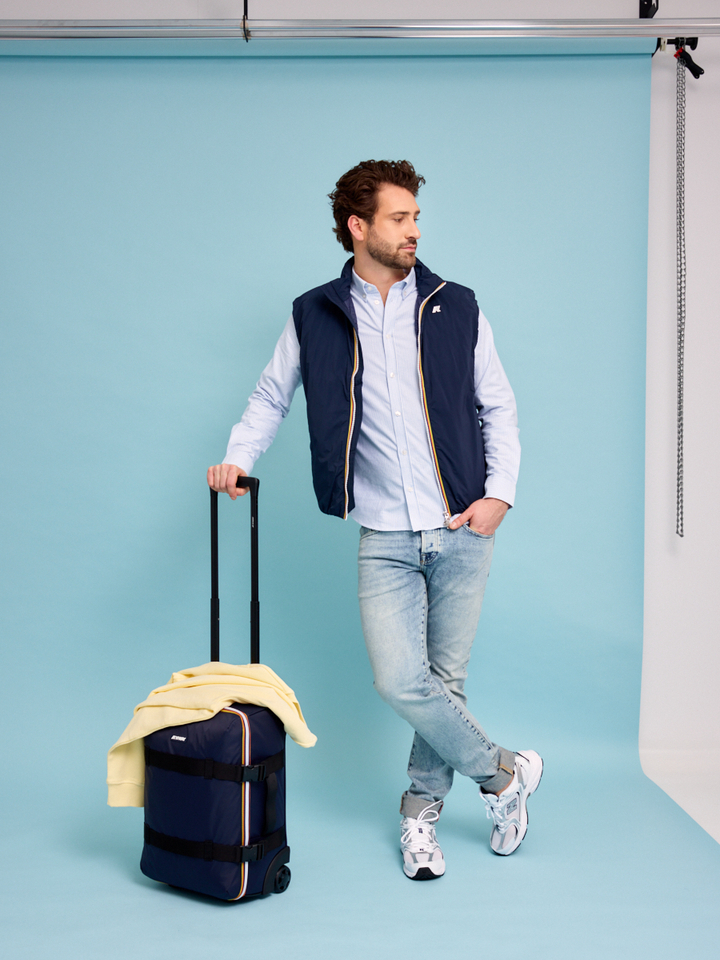 Heren shop the look van K-Way, Les deux, Lyle & Scott, Scotch & Soda en New Balance Zomer 2026 shoot 2