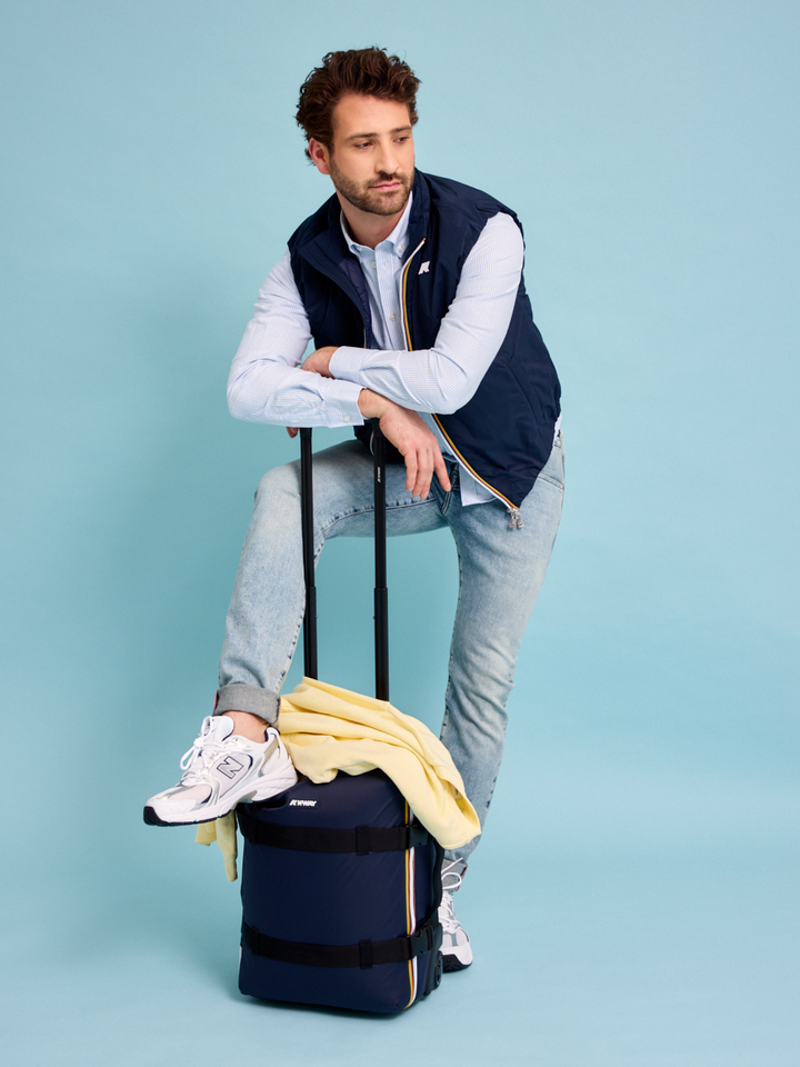 Heren shop the look van K-Way, Les deux, Lyle & Scott, Scotch & Soda en New Balance Zomer 2026 shoot 2