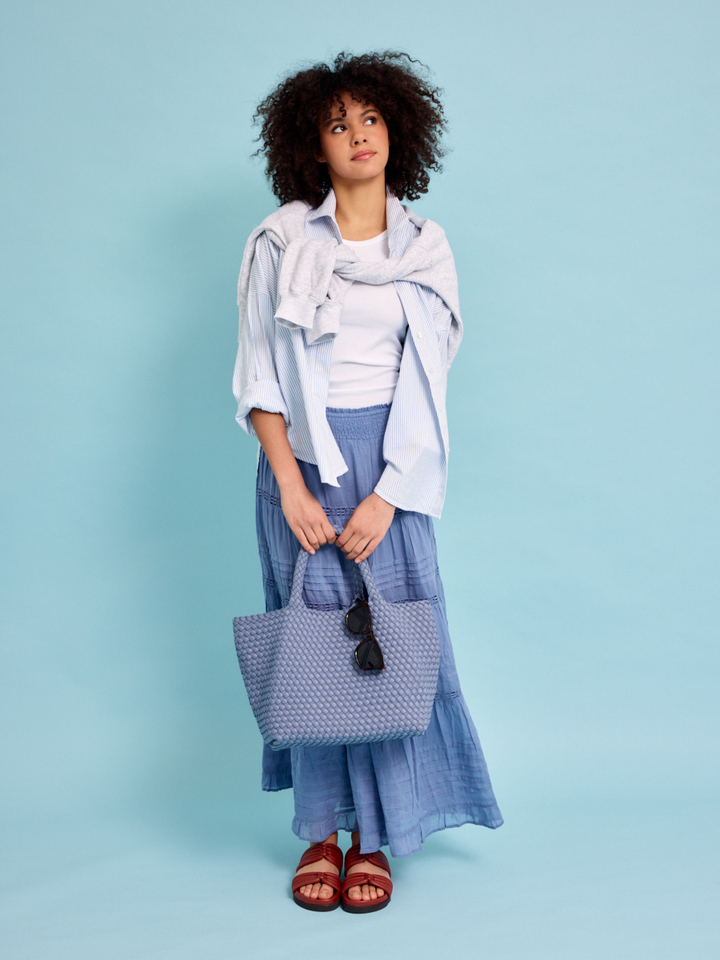 Dames shop the look van By Bar, Komono, Mercer, Neo Noir en Withblack Zomer 2026 shoot 2