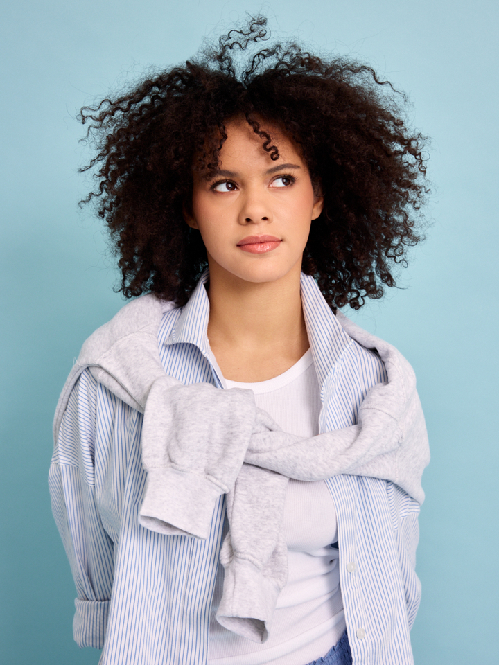 Dames shop the look van By Bar, Komono, Mercer, Neo Noir en Withblack Zomer 2026 shoot 2