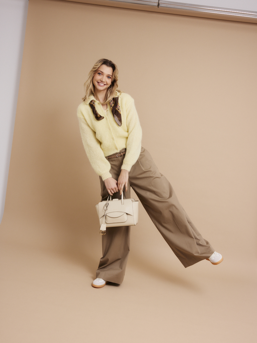 Dames shop the look van American Vintage, Des Petits Hauts, Les Cordes en Hidesins Zomer 2026 shoot 1