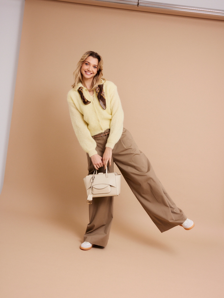 Dames shop the look van American Vintage, Des Petits Hauts, Les Cordes en Hidesins Zomer 2026 shoot 1