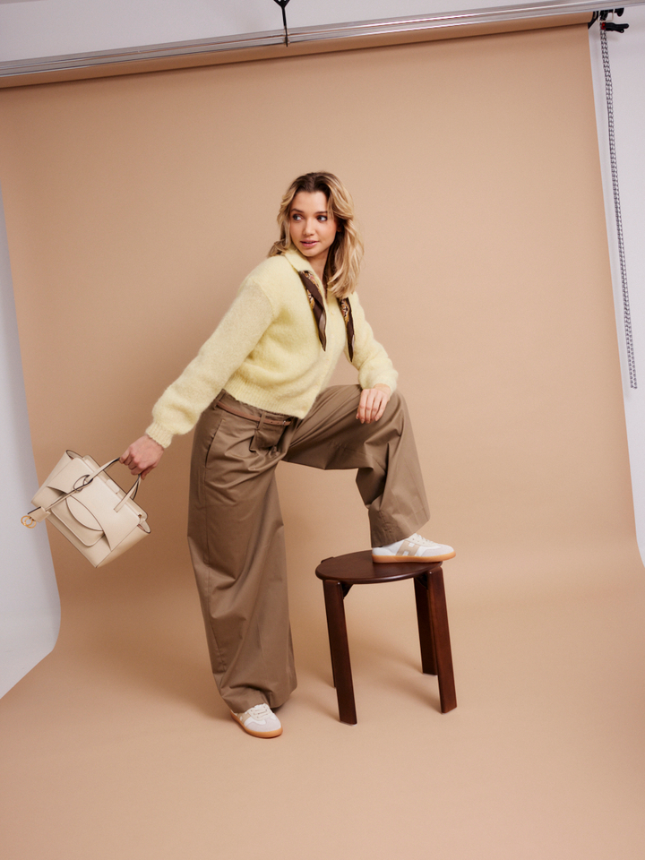 Dames shop the look van American Vintage, Des Petits Hauts, Les Cordes en Hidesins Zomer 2026 shoot 1