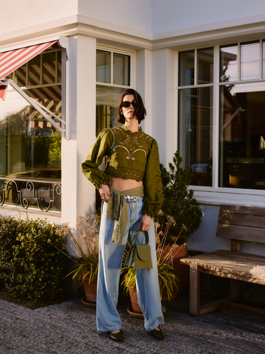 Dames shop the look van Komono, Laurence Delvallez, Rotta, Noir 'n' Blue, Zarina Rouge, Farm Rio, HAN en Xirena Zomer 2026 Villa Bonnie