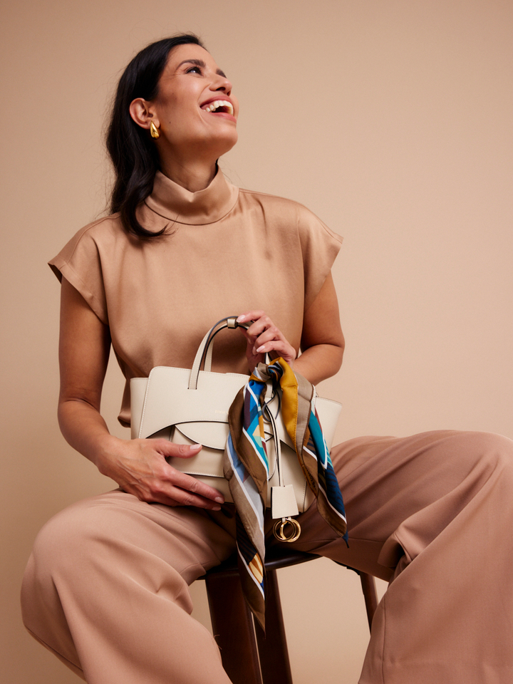 Dames shop the look van Les Cordes, Drykorn, Hidesins en Trumans Zomer 2026 shoot 1