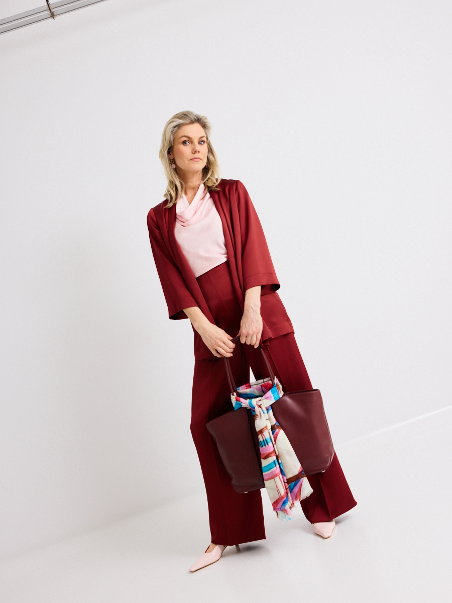 Dames shop the look van Talking walls, Diana Gallesi, Joseph Ribkoff, Odare, Kaai en Laurence Delvallez Zomer '26 Shop The look 3 SS26